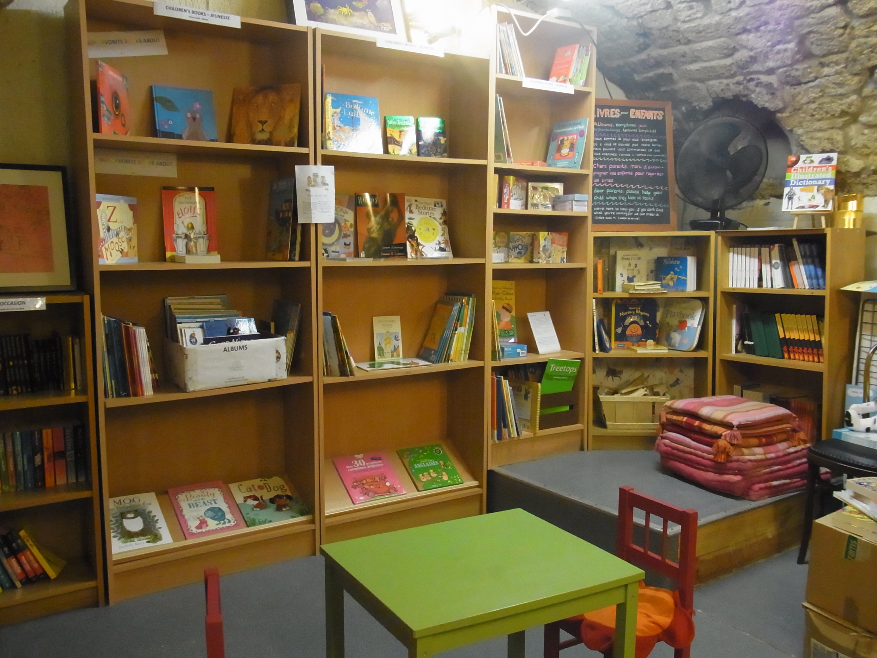 Peaceful place for children to start reading !