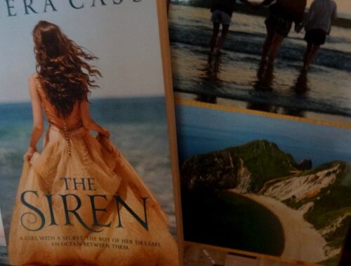 Review : Below the dark deep and slightly strange Ocean with The Siren
