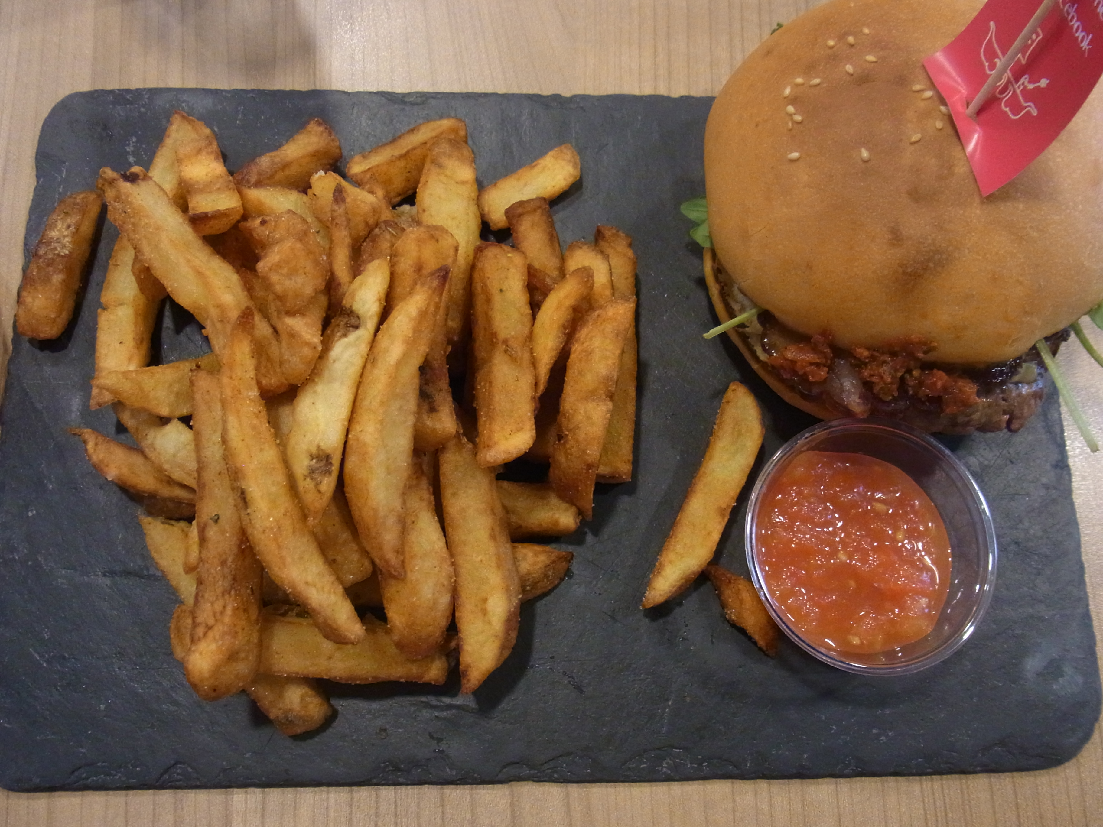 "Le Pied du Mammouth Burger"