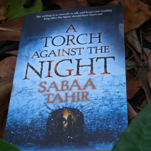Bullet Point-Review: A Torch Against The Night, Sabaa Tahir